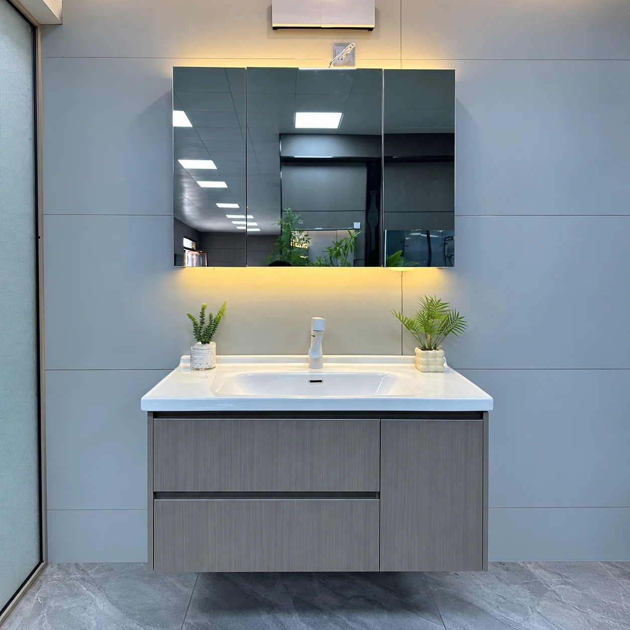 Nuo Ju Grey Wood Grain Bathroom Vanity Space Display