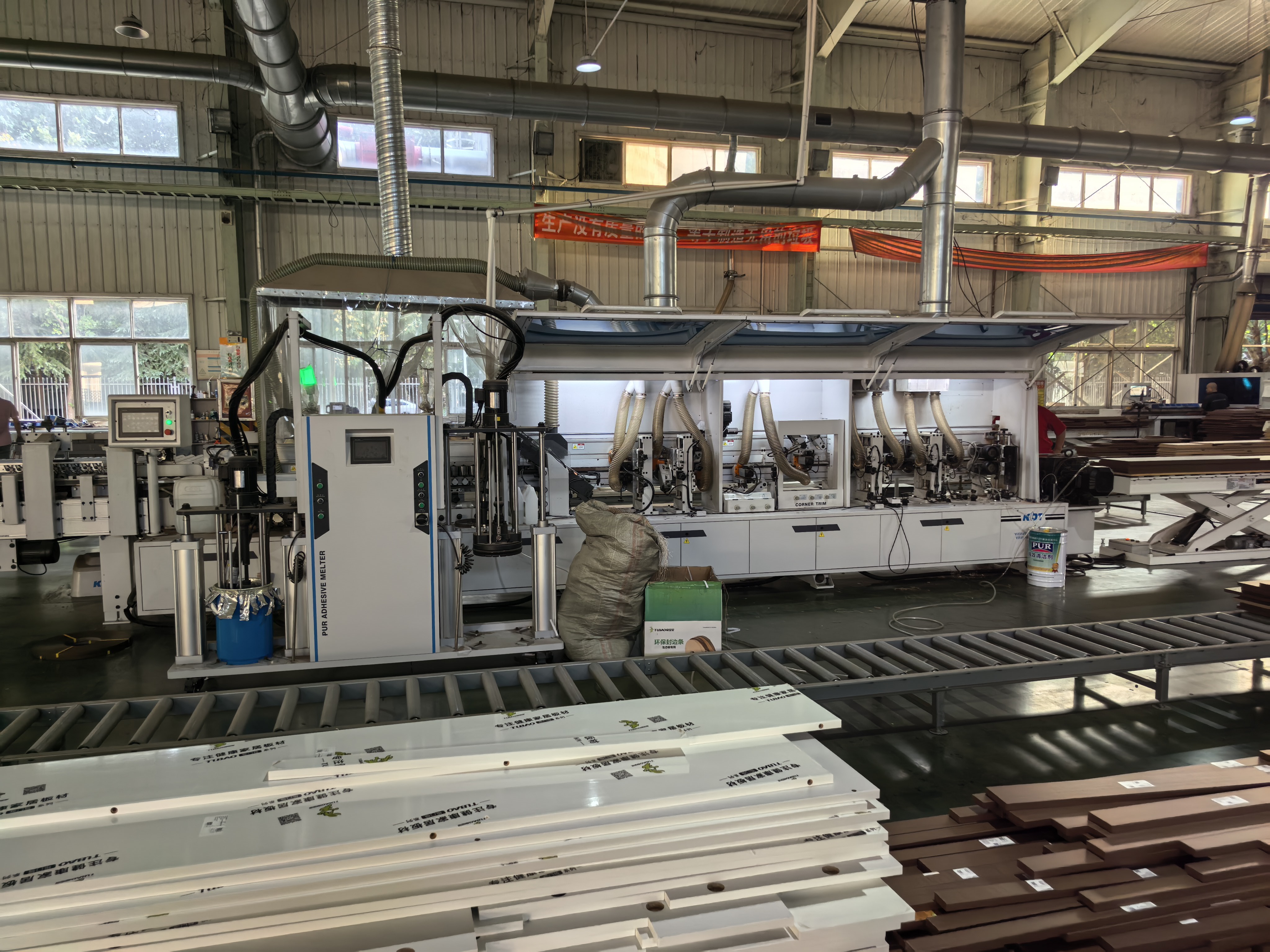 Taller de producción y equipos de mecanizado de la fábrica Nuoju