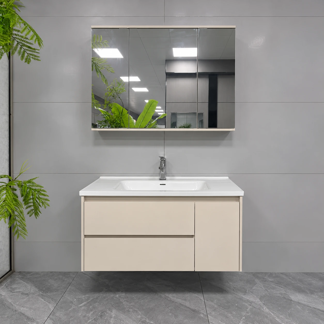 Présentation d'un meuble vasque beige à deux tiroirs avec miroir épuré